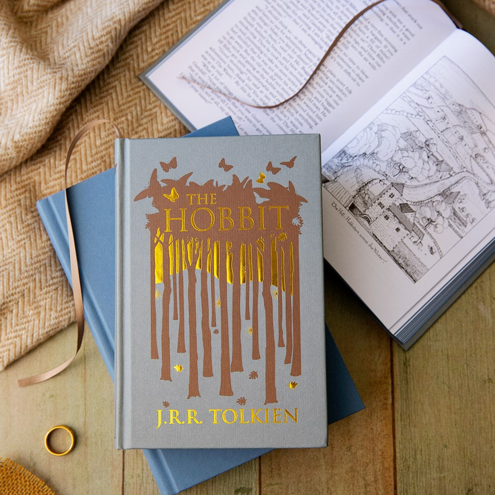 The Hobbit Collector's Edition: A Special Edition of the Classic Fantasy Novel (Tolkien Illustrated Editions)