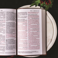 NKJV, End-of-Verse Reference Bible, Personal Size Large Print, Leathersoft, Green, Red Letter, Comfort Print