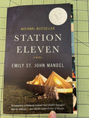 Station Eleven: A Novel (National Book Award Finalist)