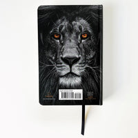 Biblia RVR 1960 letra grande tamaño manual, tapa dura León de Juda con índice / Spanish Bible RVR 1960 Handy Size Large Print Hardcover Lion of Judah with In (Spanish Edition)