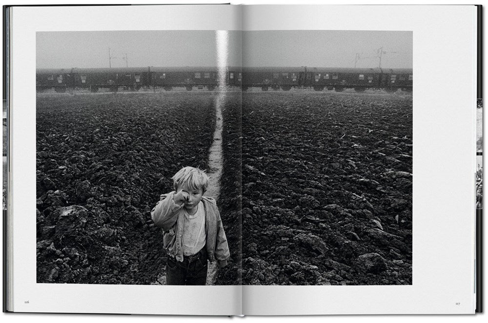 Sebastião Salgado. Exodus
